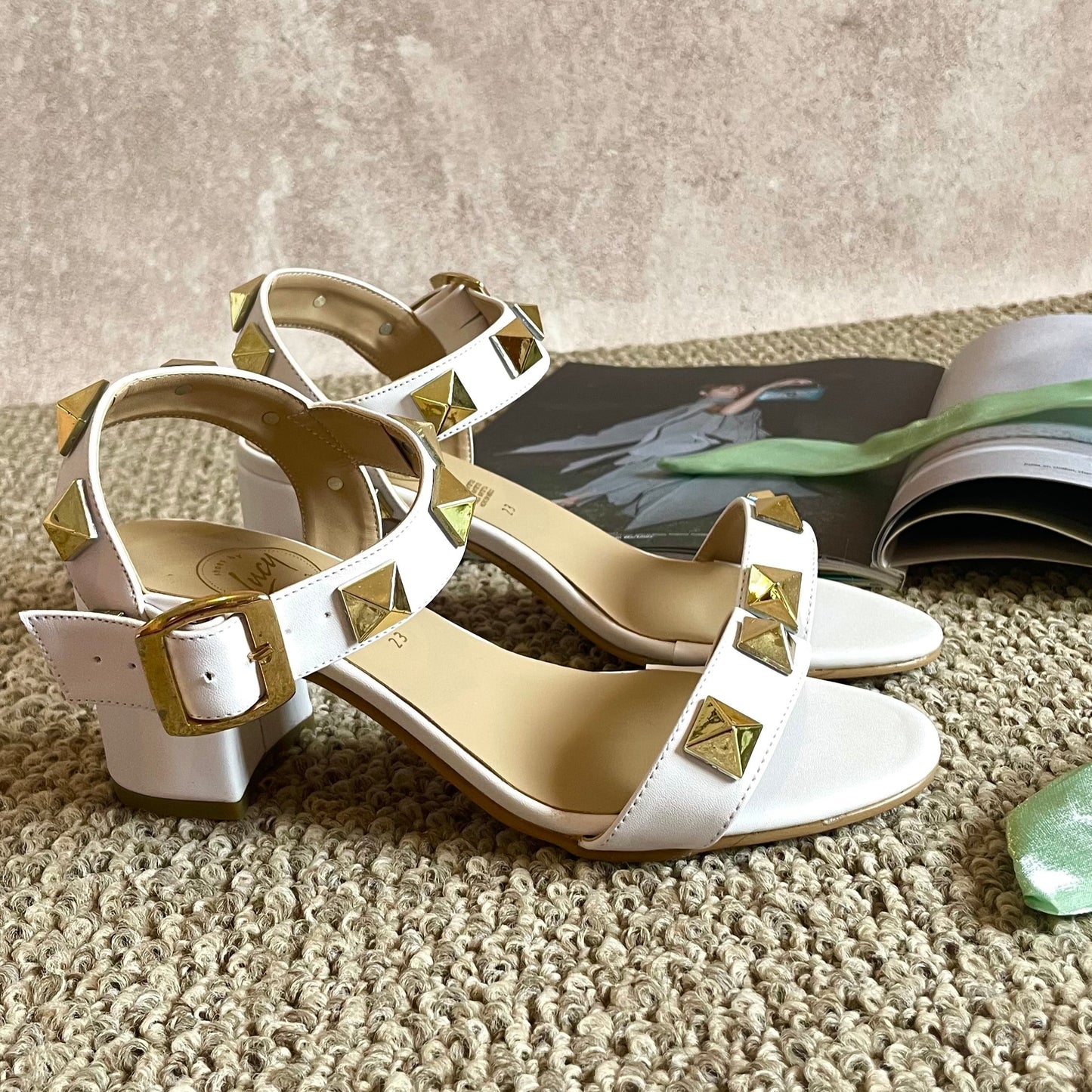 7091 Tacon con pirámides oro