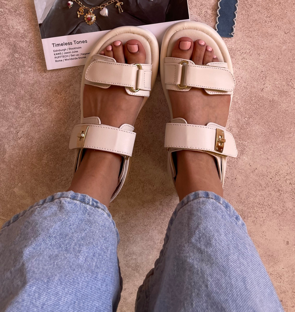 Sandalia con velcro 4828