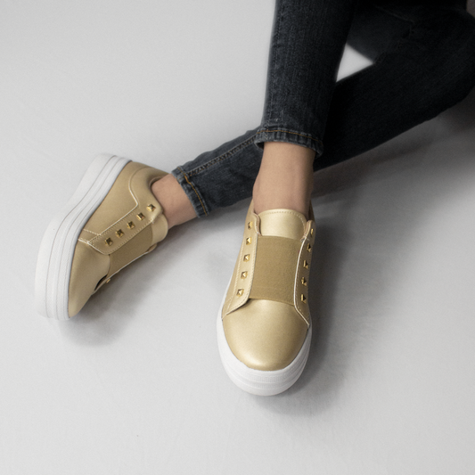 Tenis con estoperoles 1025